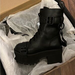 Current Mood Total Madhouse Combat Boots